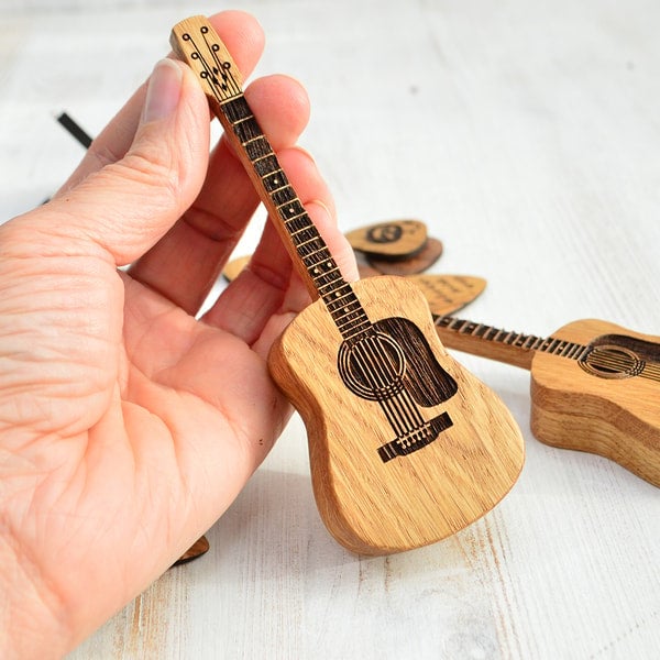 👍LAST DAY 49% OFF🎁Wooden Acoustic Guitar Pick Box🎸-J